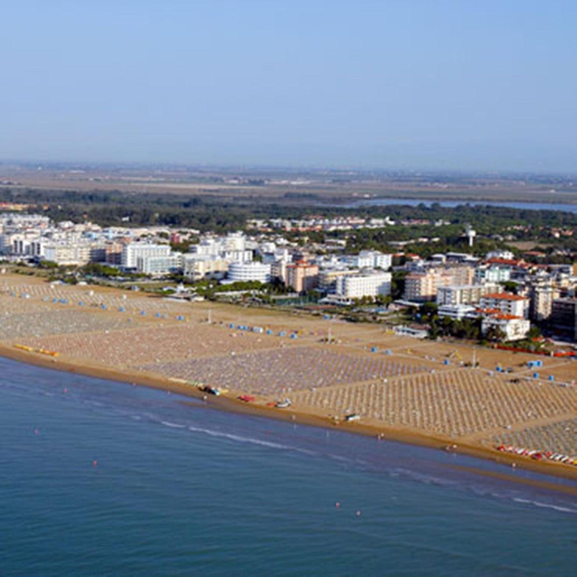 Ferienwohnung Enjoy Your Holidays From Our Magnificent Terrace Bibione Exterior foto