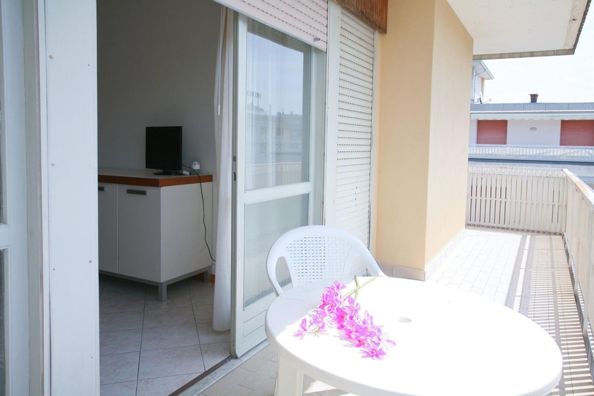 Ferienwohnung Enjoy Your Holidays From Our Magnificent Terrace Bibione Exterior foto